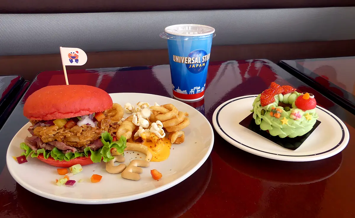 『ハンバーガー～BBQプルドポーク～』と『リースケーキ～キャラメル&ピスタチオクリーム～』