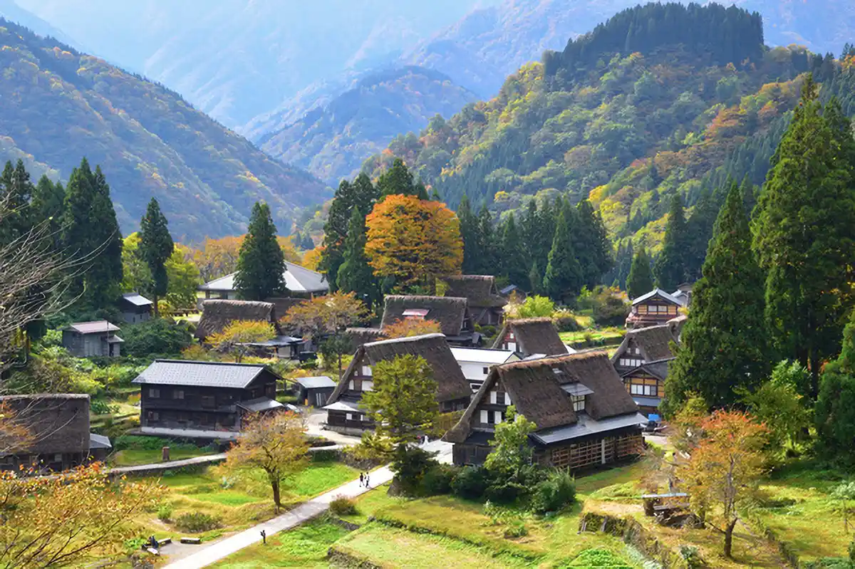 世界遺産・五箇山相倉合掌造り集落の風景