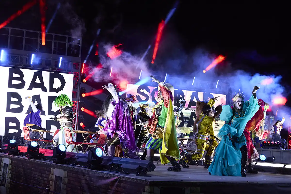 15周年記念ショー「ハロウィーン・ホラー・ナイト・アカデミー」のステージ風景