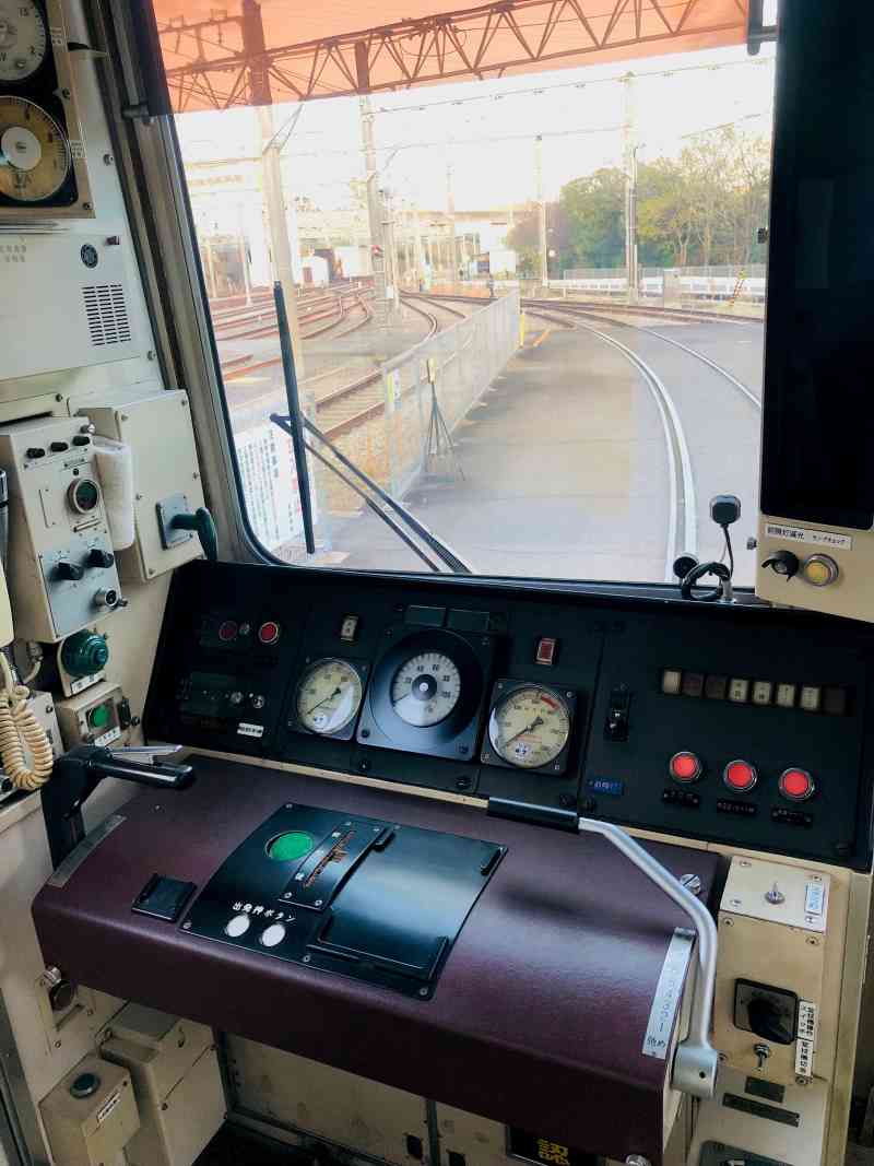 1101号車 運転台　ⓒ神戸市交通局
