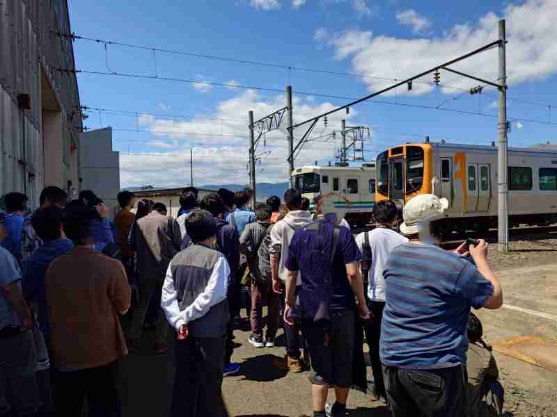梁川車両基地内の8100形とAB900系　ⓒ阿武隈急行株式会社