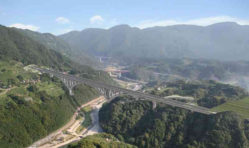 河内川橋　完成予想図（イメージ）ⓒ中日本高速道路株式会社