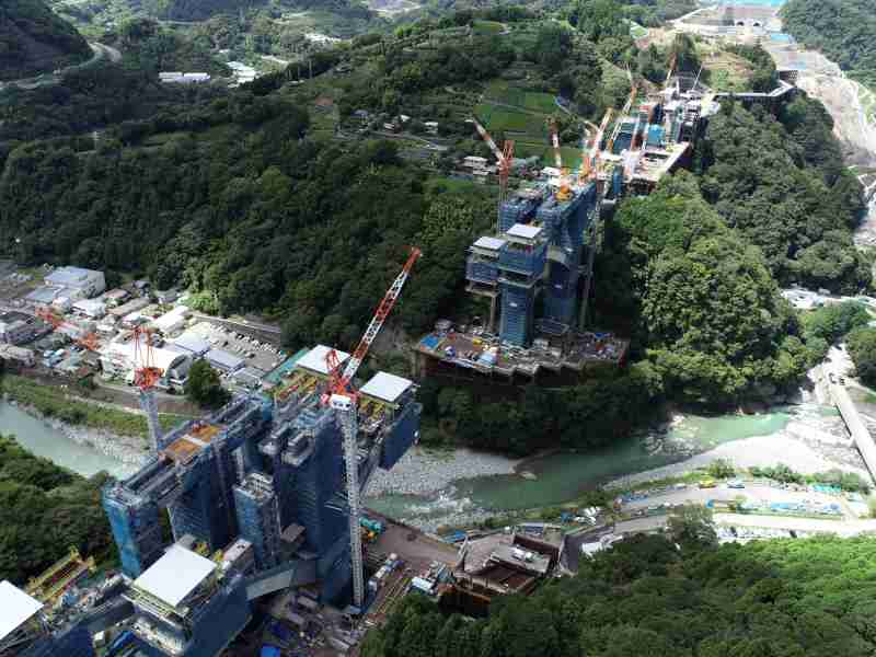 河内川橋　工事風景 2023年10月撮影（イメージ）ⓒ中日本高速道路株式会社