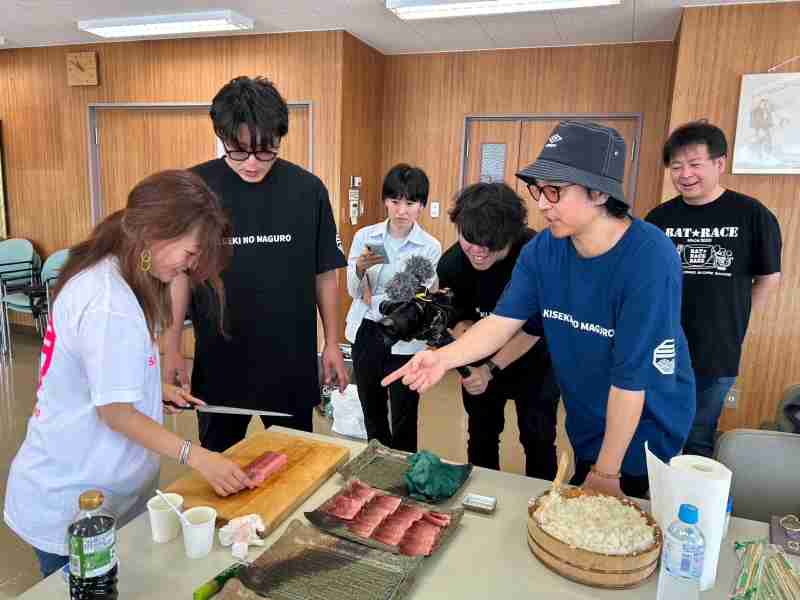 マグロの切り方も教えます