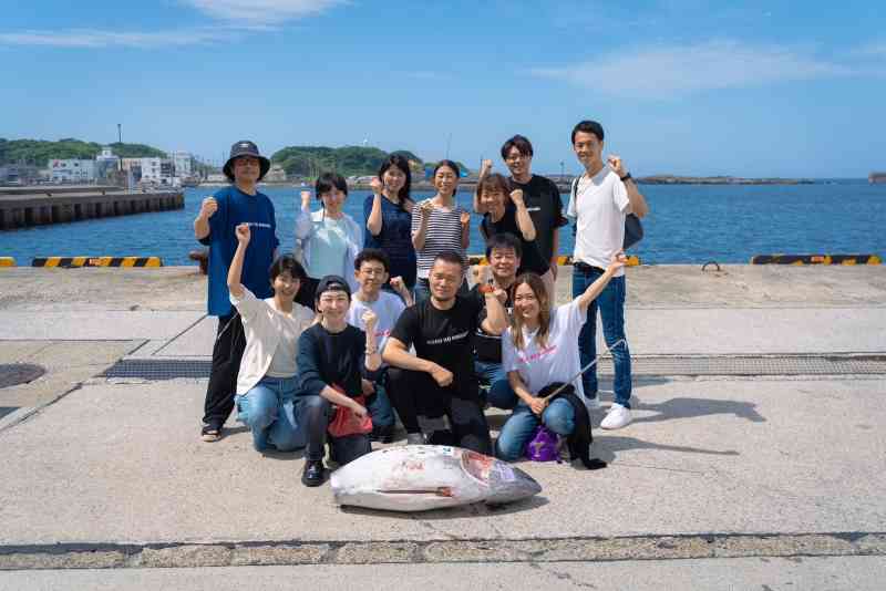 競り落としたキセキのマグロと記念撮影