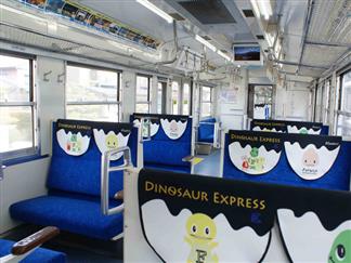 きょうりゅう電車　車内　ⓒえちぜん鉄道株式会社