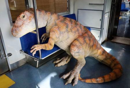 きょうりゅう電車　車内　ⓒえちぜん鉄道株式会社