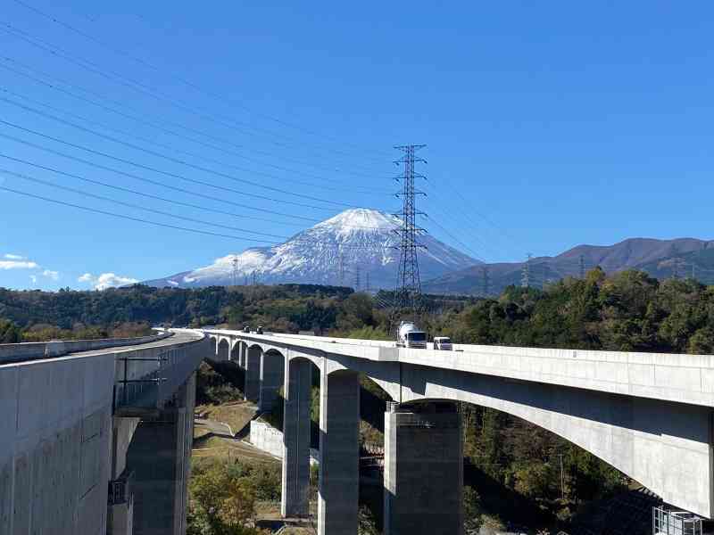 中島高架橋と富士山（イメージ）ⓒ中日本高速道路株式会社