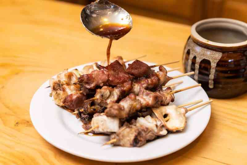 上田駅でプレゼント！美味だれ焼き鳥（イメージ）ⓒ（一社）信州上田観光協会