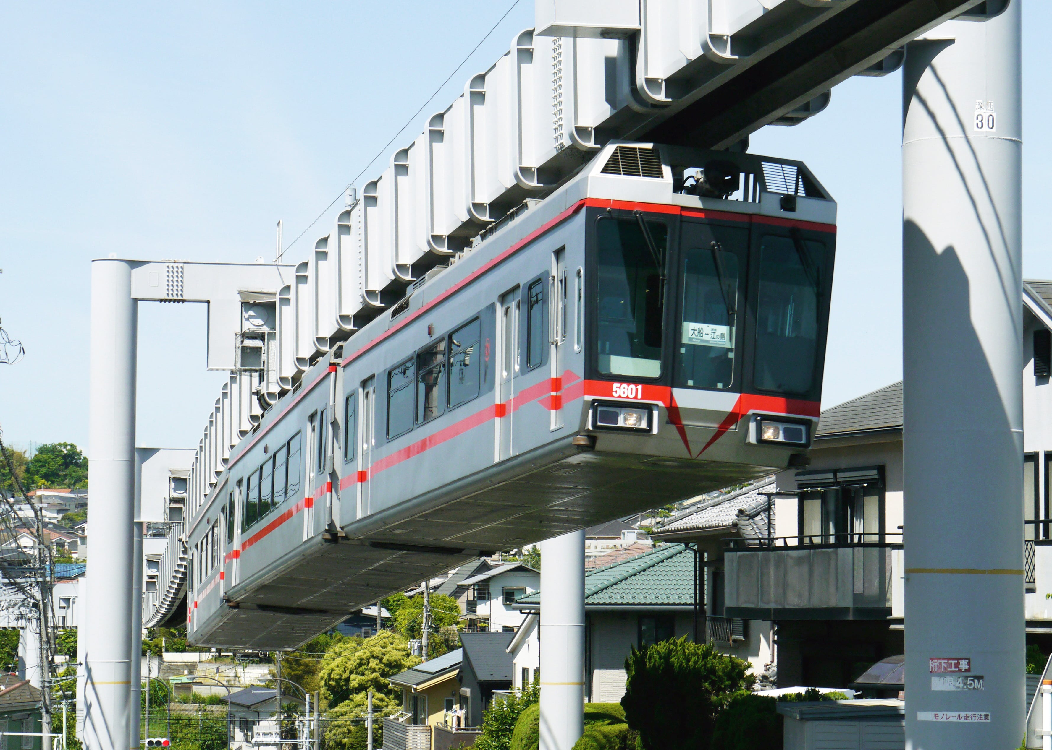 湘南モノレール　レッドライン　ⓒ湘南モノレール株式会社