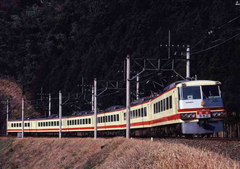 かつて走っていた西武鉄道 レッドアロー5000系 ⓒ西武鉄道株式会社