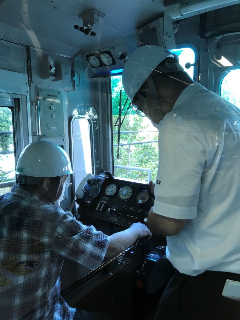 湘南モノレール　乗務員室内体験