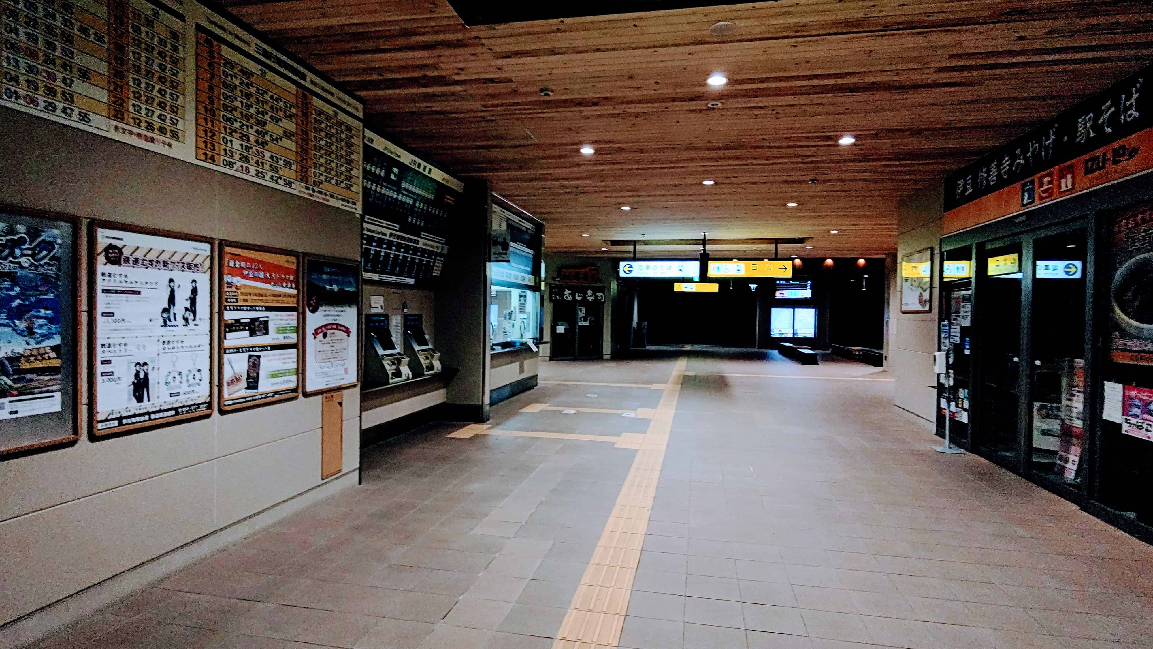 修善寺駅店舗付近　ⓒ伊豆箱根鉄道株式会社