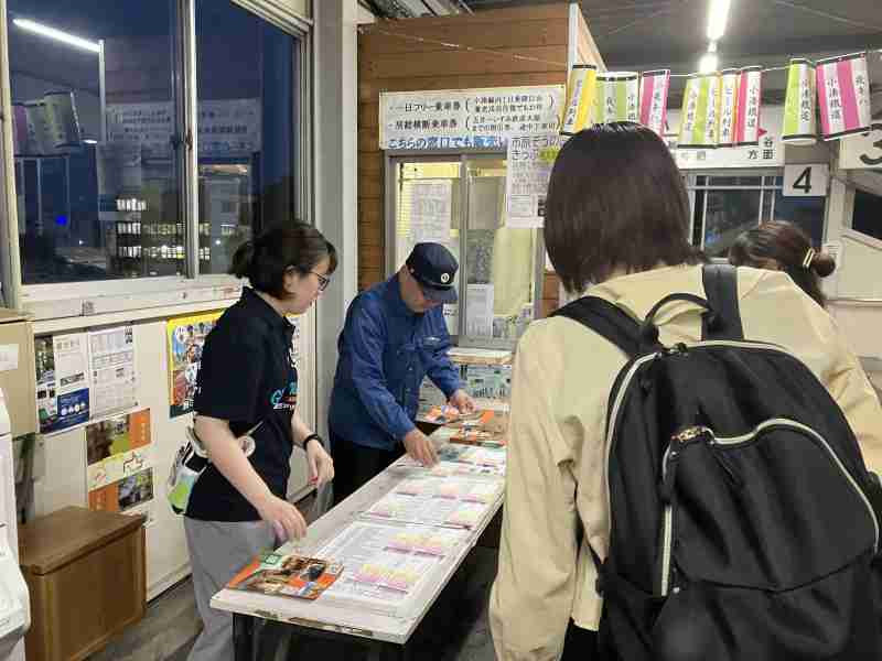 夜キハ　ツアー受付（イメージ）ⓒ小湊鐵道株式会社